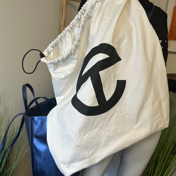 Telfar Large Cobalt Blue Shopping Bag with the duster - Picture 9 of 10